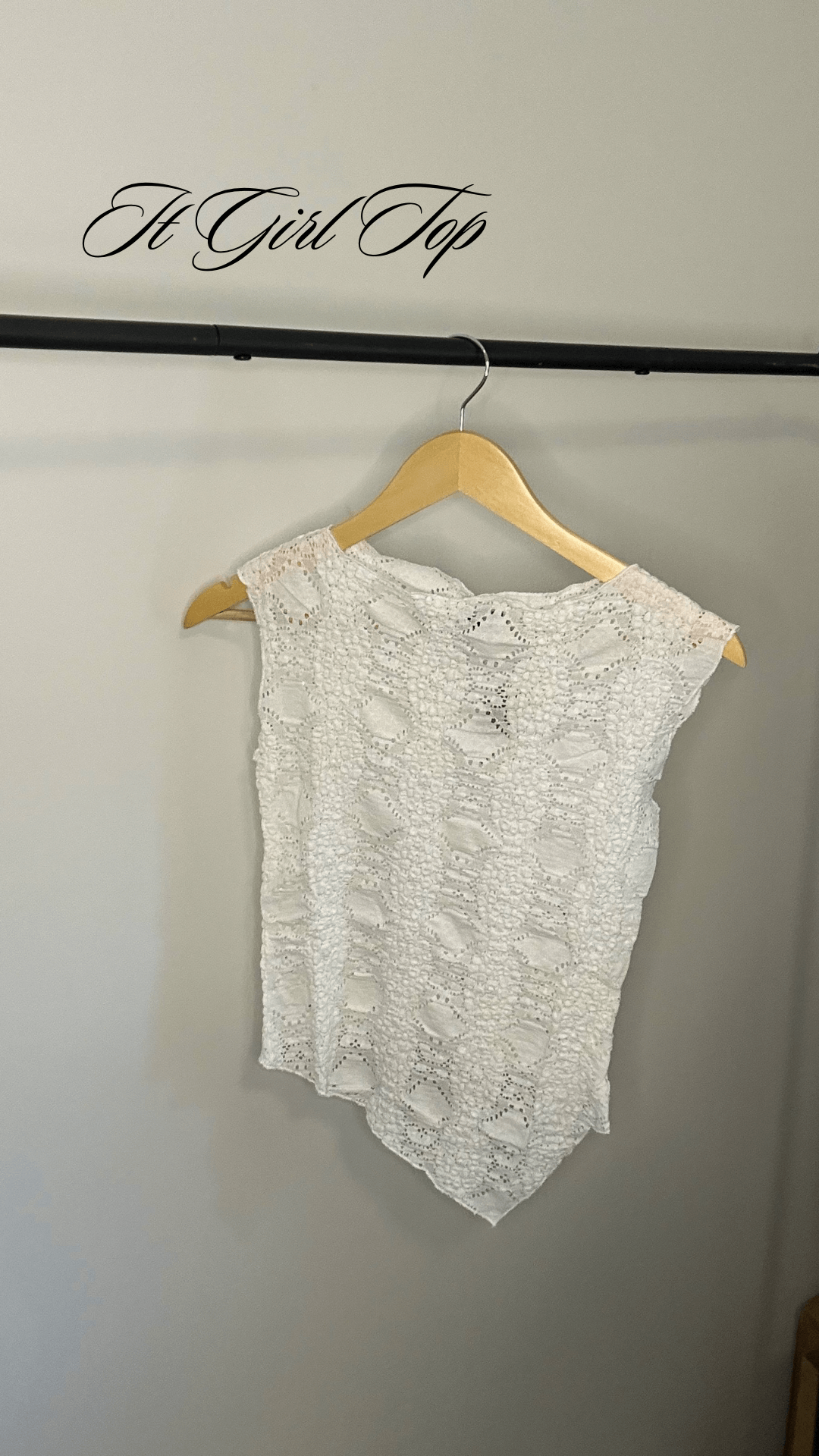 white knit top with boat neck fit and v-hem on bottom